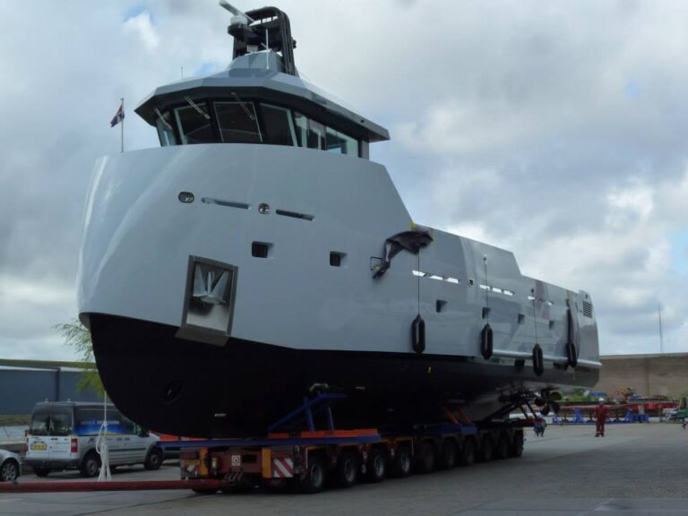 24m luxury yacht support vessel YXT One - side view