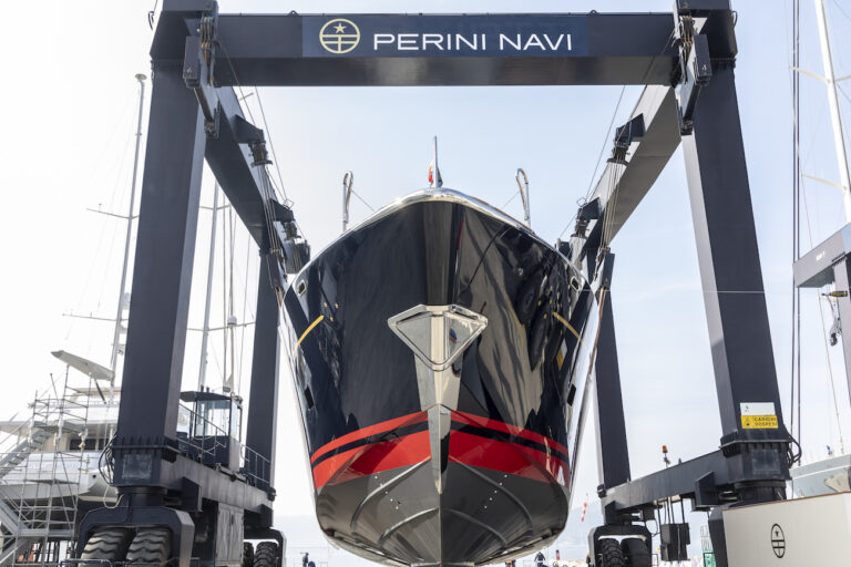 25m ECO TENDER Ready To Hit Water