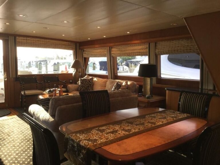 The 25m Yacht CAPTIVATOR