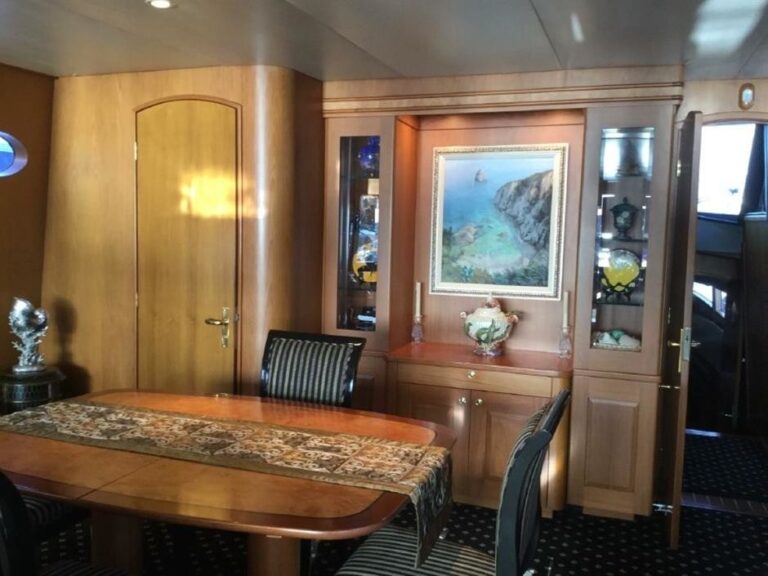 The 25m Yacht CAPTIVATOR