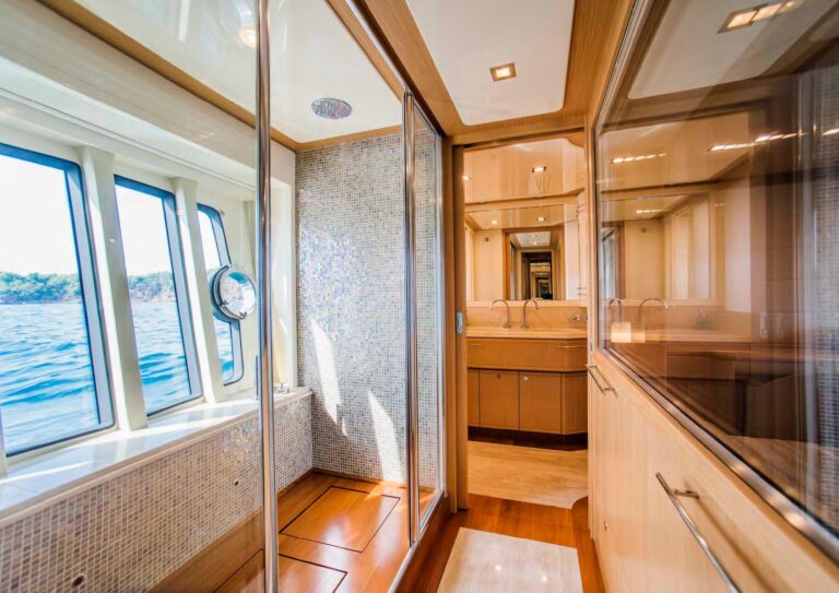 The 25m Yacht JULIE M