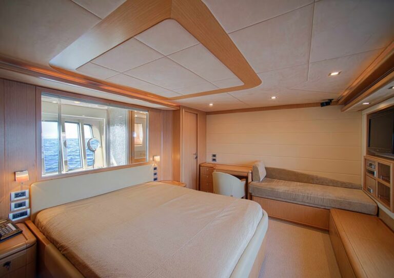 The 25m Yacht JULIE M