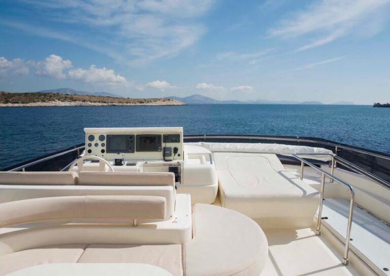 The 25m Yacht JULIE M