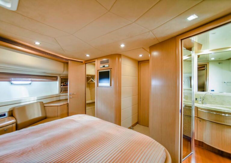 The 25m Yacht JULIE M