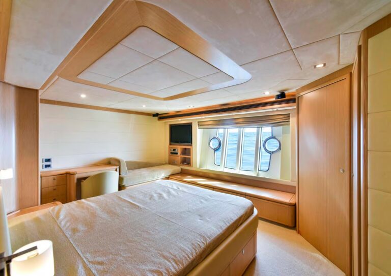 The 25m Yacht JULIE M