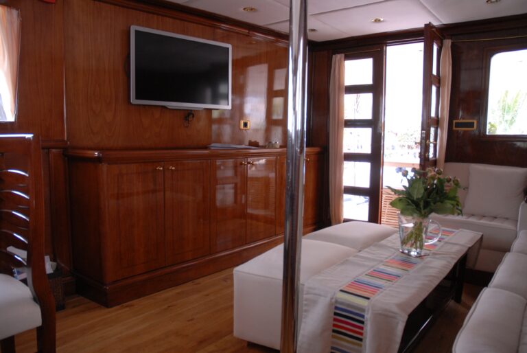 saloon