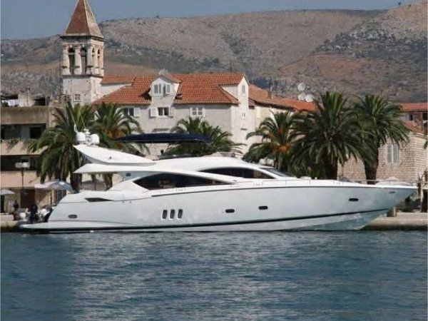 The 25m Yacht LUCKY BEAR