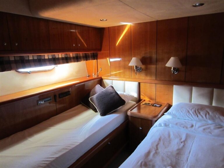 The 25m Yacht LUCKY BEAR