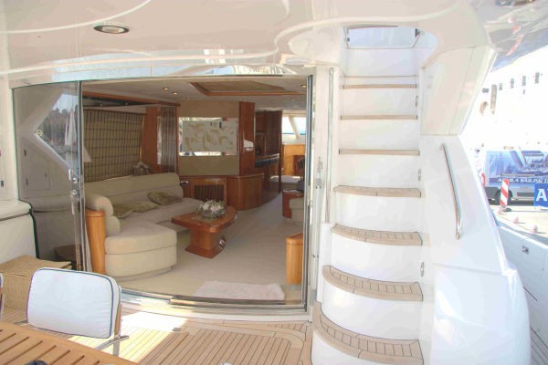 The 25m Yacht LUCKY BEAR