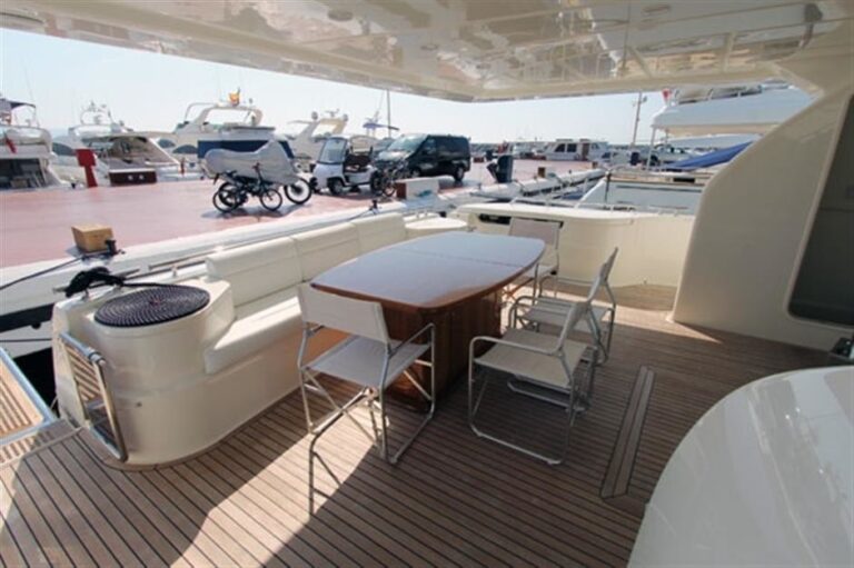 The 25m Yacht MACONDO