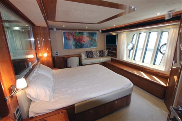 The 25m Yacht MACONDO