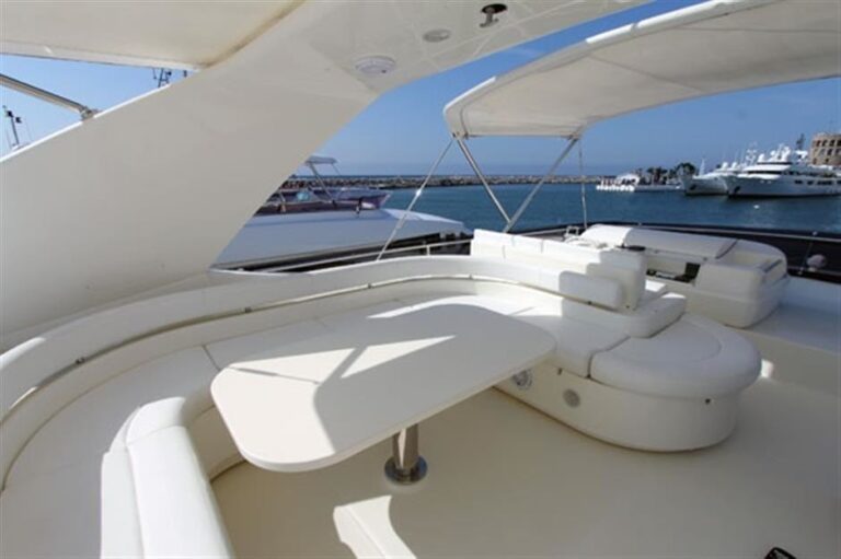 The 25m Yacht MACONDO