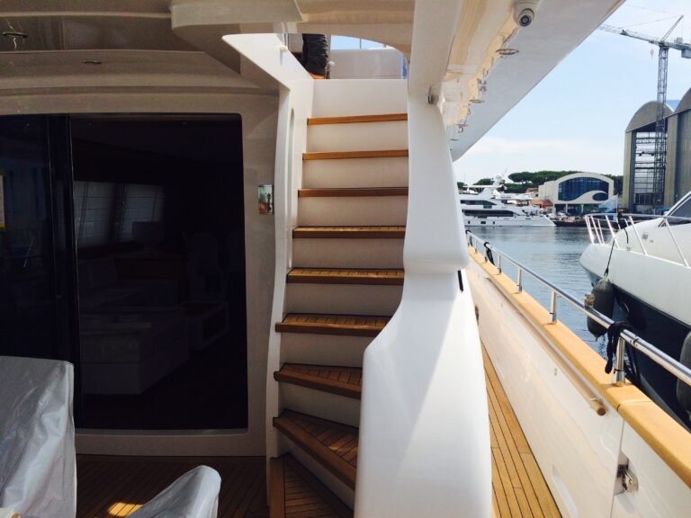 The 25m Yacht MIREDO