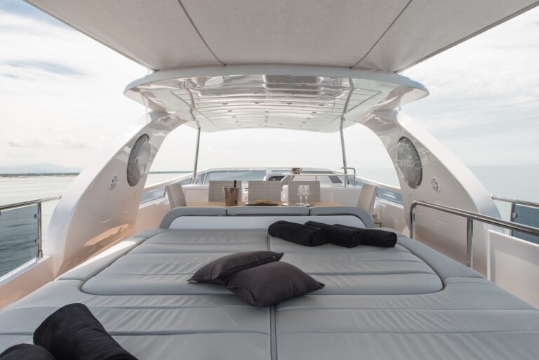 The 25m Yacht MIREDO