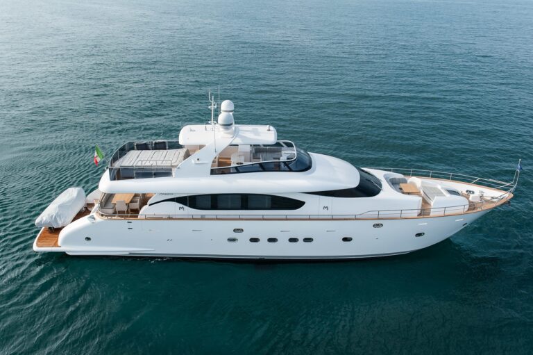 The 25m Yacht MIREDO