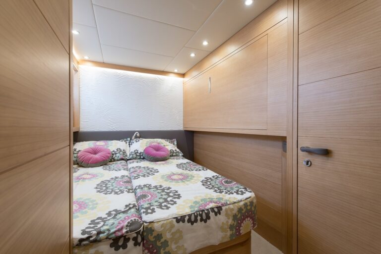 The 25m Yacht MIREDO