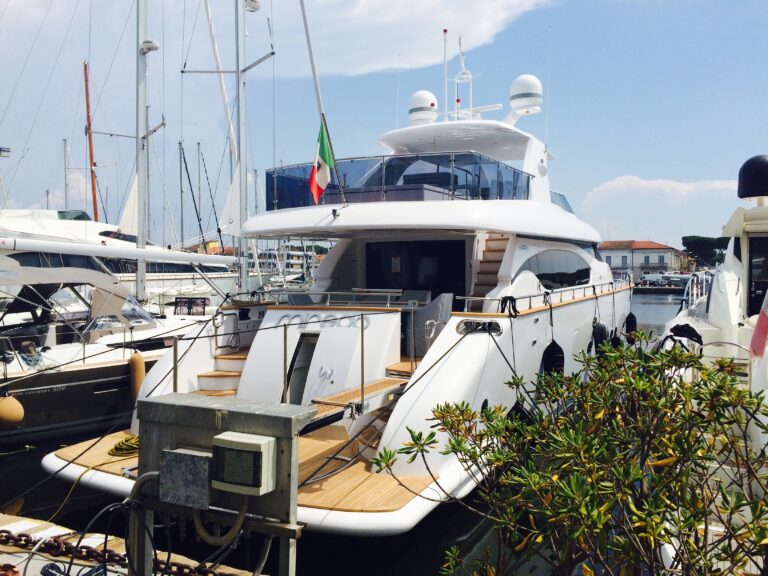 The 25m Yacht MIREDO