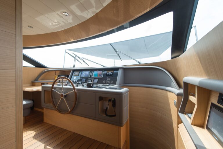 The 25m Yacht MIREDO