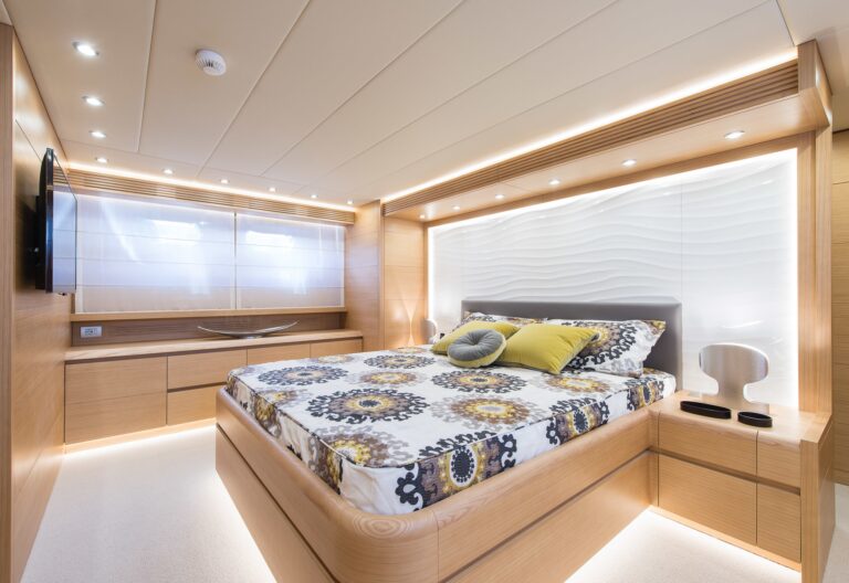 The 25m Yacht MIREDO