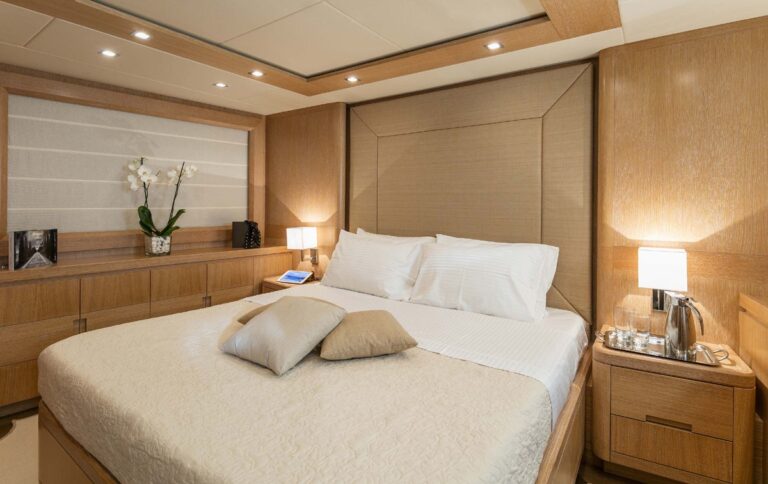 The 25m Yacht MYTHOS