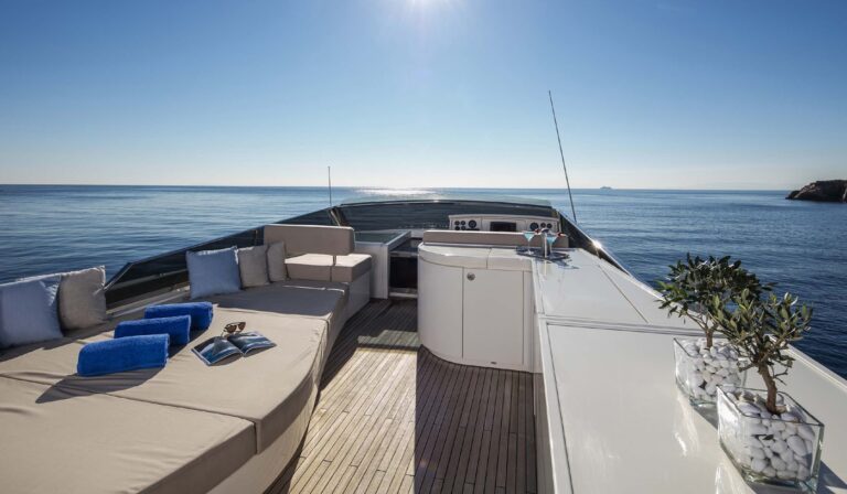 The 25m Yacht MYTHOS