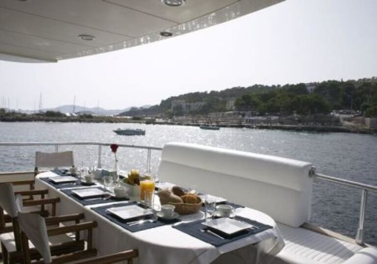The 25m Yacht NEWFLASH