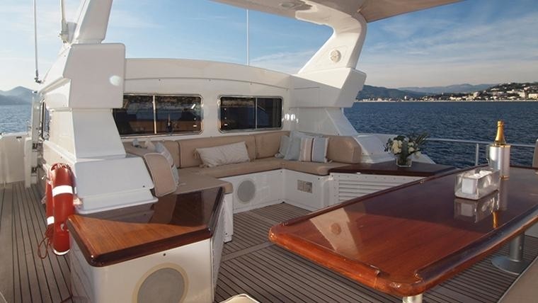 The 25m Yacht NOON TEASE