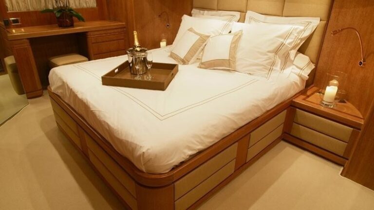 The 25m Yacht NOON TEASE