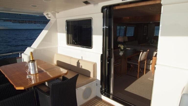 The 25m Yacht NOON TEASE