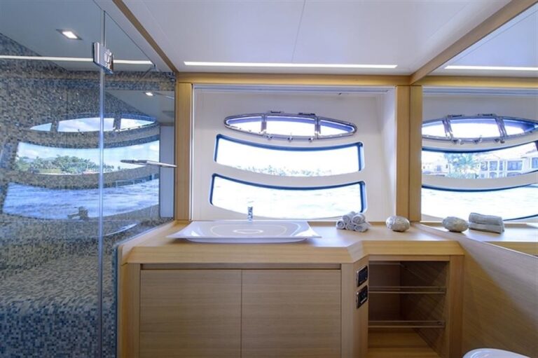 The 25m Yacht PERSHING 82