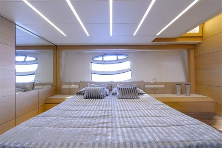 The 25m Yacht PERSHING 82