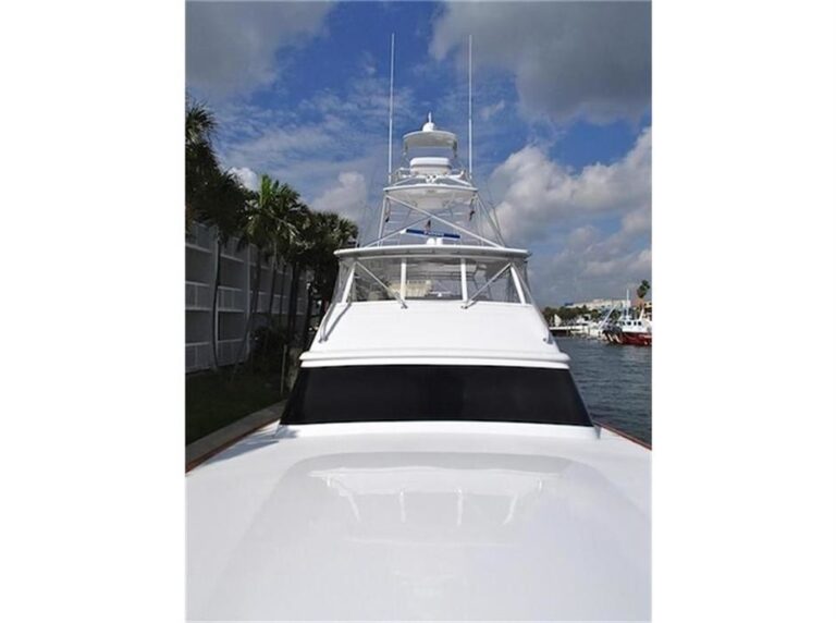 The 25m Yacht R80