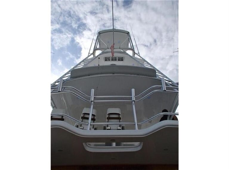 The 25m Yacht R80