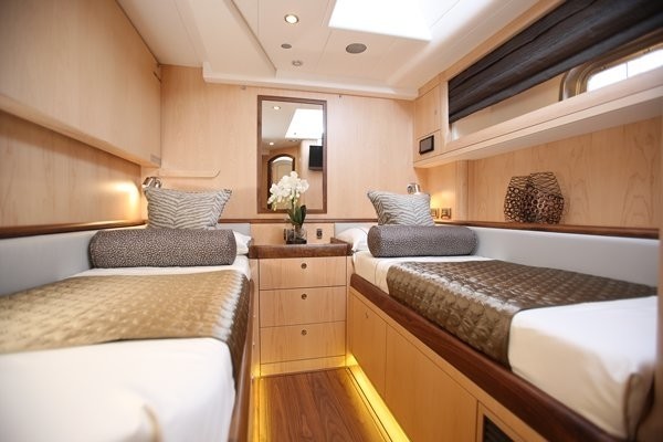 The 25m Yacht RAVEN