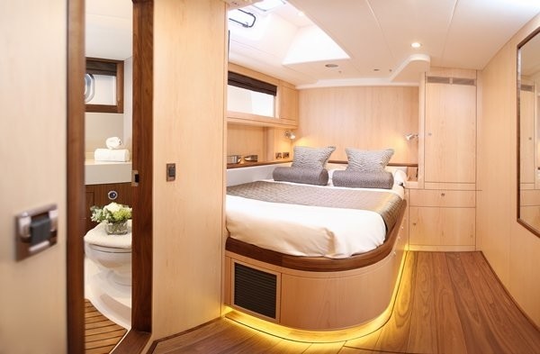 The 25m Yacht RAVEN