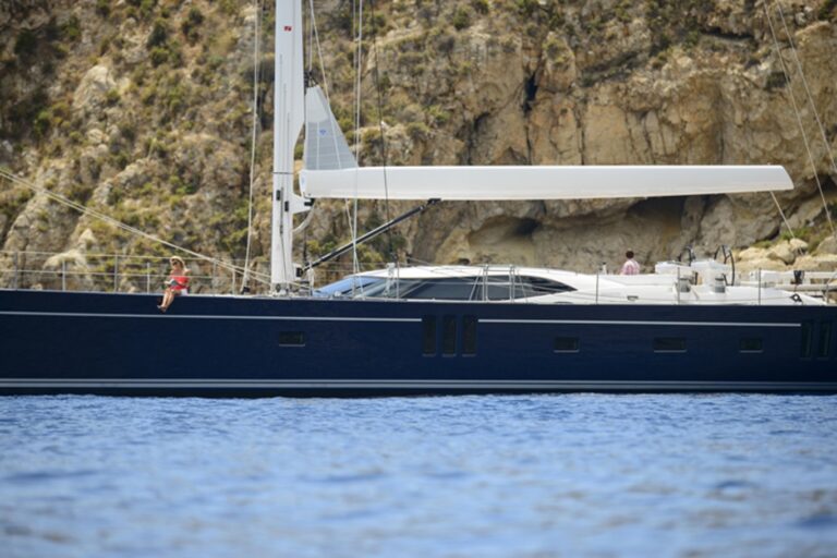 The 25m Yacht REINA