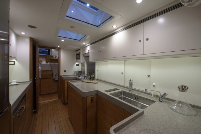 The 25m Yacht REINA