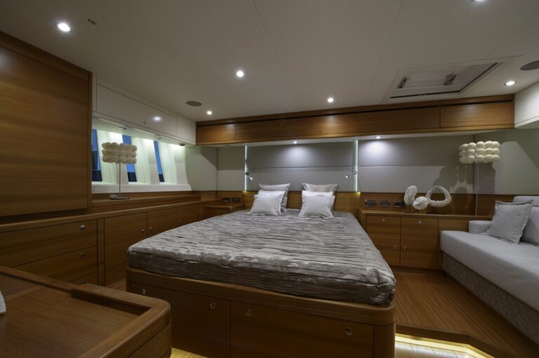 The 25m Yacht REINA