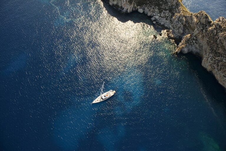 The 25m Yacht REINA