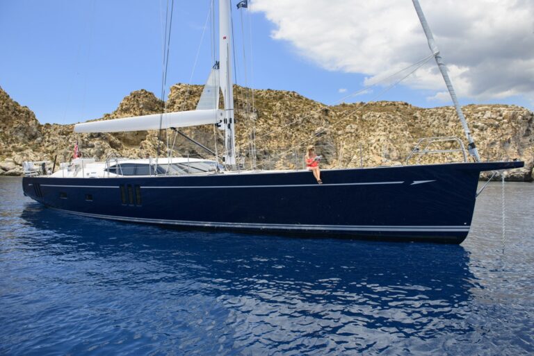 The 25m Yacht REINA