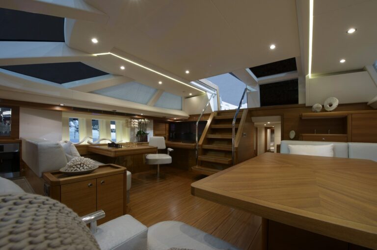The 25m Yacht REINA