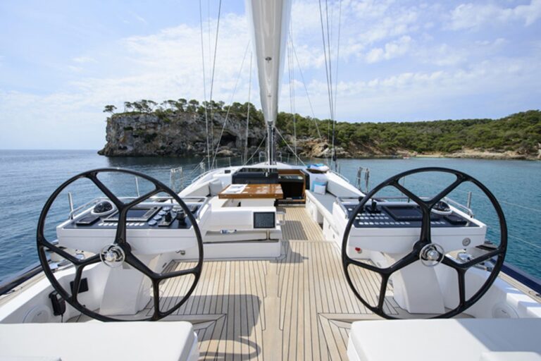 The 25m Yacht REINA