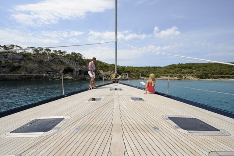 The 25m Yacht REINA