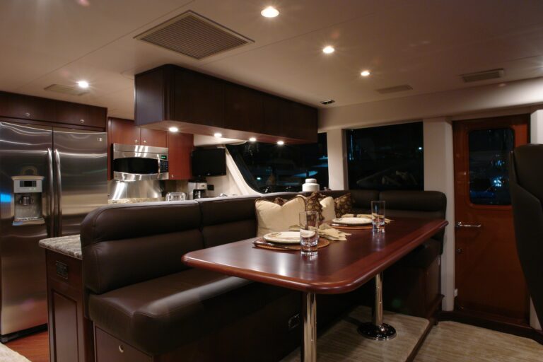 The 25m Yacht SEAS THE MOMENT