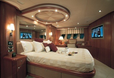 The 25m Yacht SERENITY