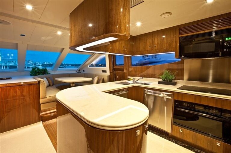 The 25m Yacht WILD DUCK