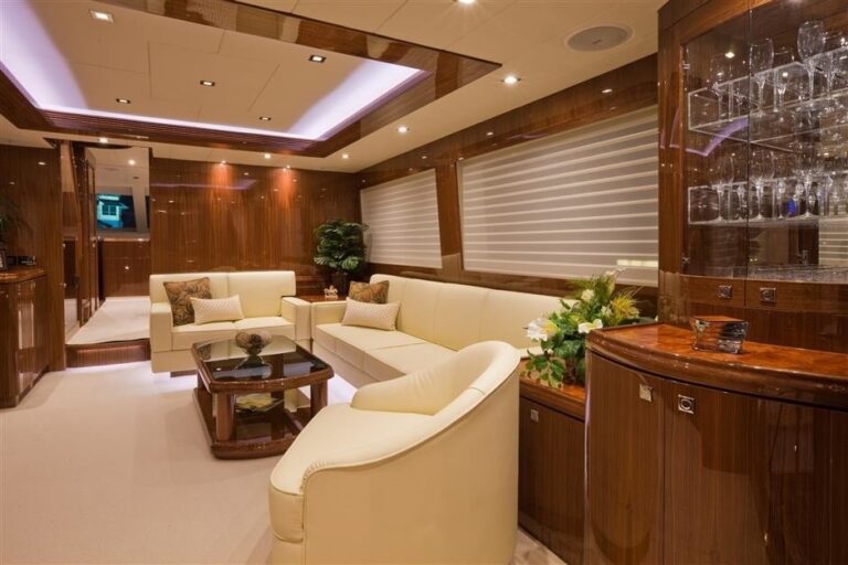 The 25m Yacht WILD DUCK