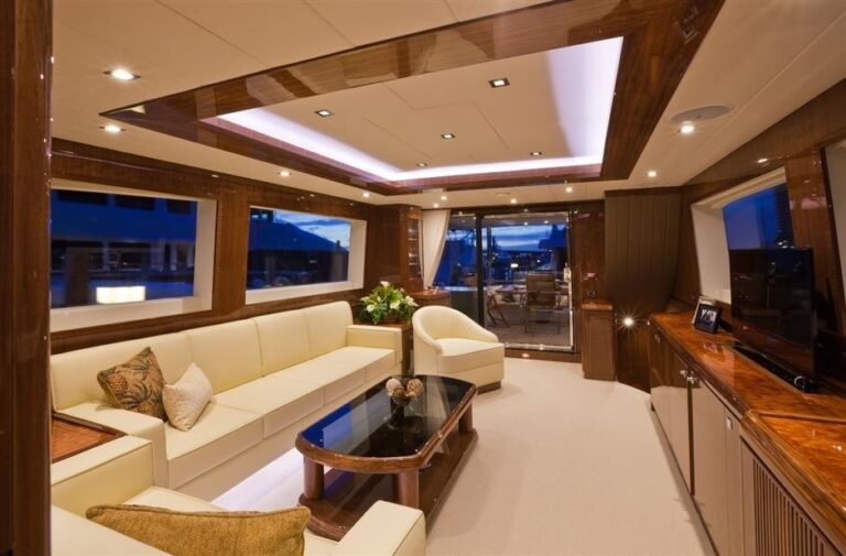 The 25m Yacht WILD DUCK