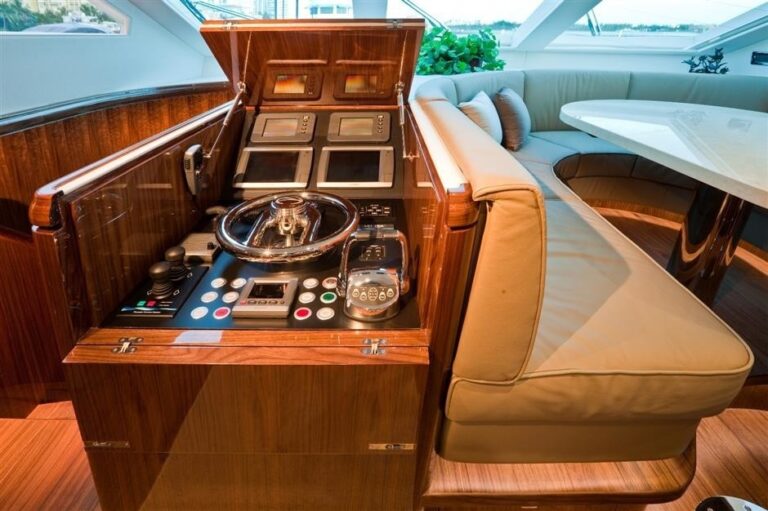 The 25m Yacht WILD DUCK