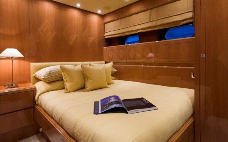 The 26m Yacht BLUEBIRD OF HAPPINESS